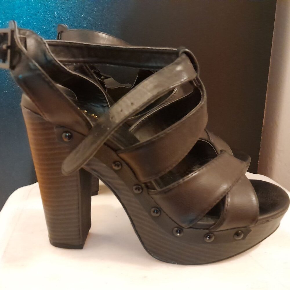 Faux cuir et faux bois soulier presque neuf 7 1/2